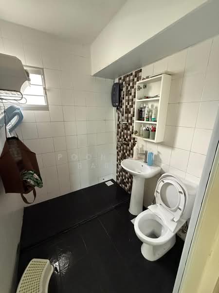 307A Ang Mo Kio Avenue 1, 307A Ang Mo Kio Avenue 1, 3 Bedrooms, 946 sqft, HDB Flat For Rent, by Poon H K Barry, 500156934 - Bathroom - PropertyGuru.com.sg