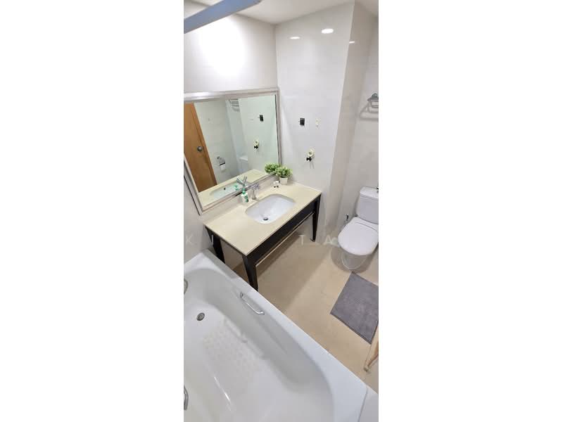 Blue Horizon, 21 West Coast Crescent, Room Rental, 180 sqft, Condominium For Rent, by Kiki Tan, 500156963 - Bathroom - PropertyGuru.com.sg