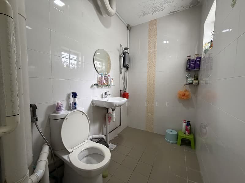 126 Pending Road, 126 Pending Road, 3 Bedrooms, 1,119 sqft, HDB Flat For Sale, by Eugene Lee, 500156980 - Bathroom - PropertyGuru.com.sg