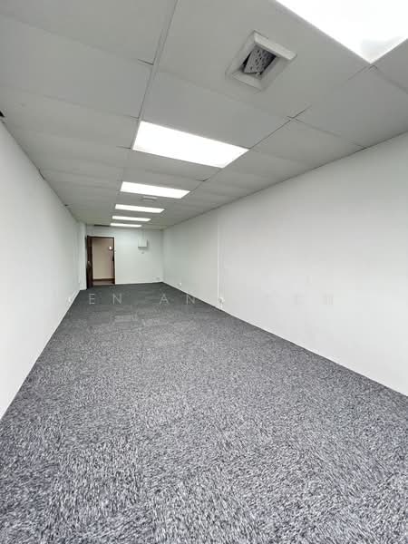 Golden Mile Tower, 6001 Beach Road, 463 sqft, Office For Sale, by Ben ANG 洪振財, 500156999 - Interior - CommercialGuru.com.sg