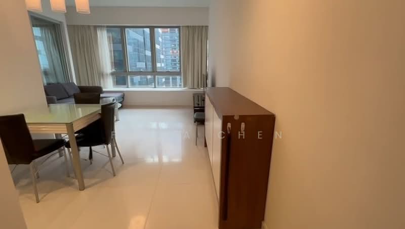 One Shenton, 1 Shenton Way, 1 Bedroom, 538 sqft, Condominium For Sale, by Fiona Chen, 500157029 - Living Room - PropertyGuru.com.sg