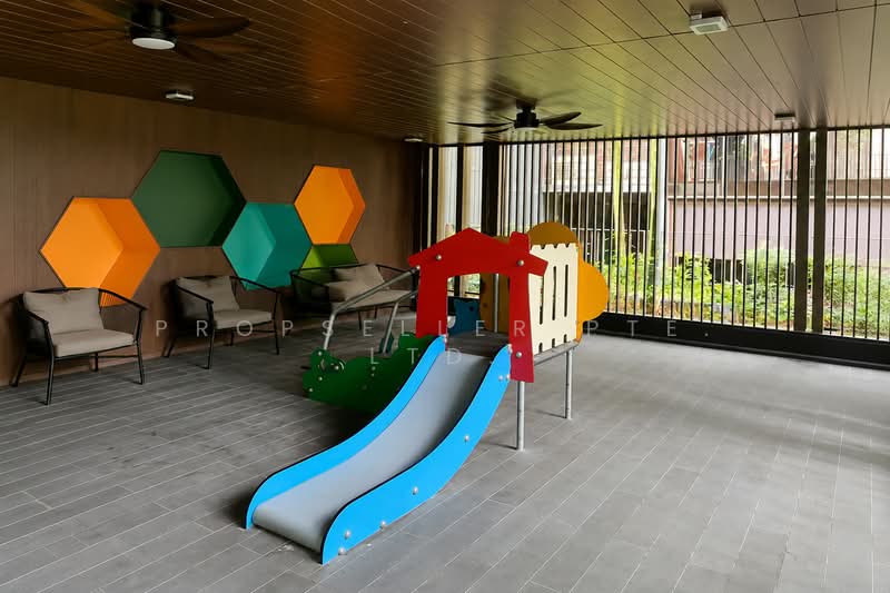 The Commodore, 61 Canberra Drive, 4 Bedrooms, 1,184 sqft, Condominium For Sale, by KOH YONG JIAN, 500157043 - Interior - PropertyGuru.com.sg