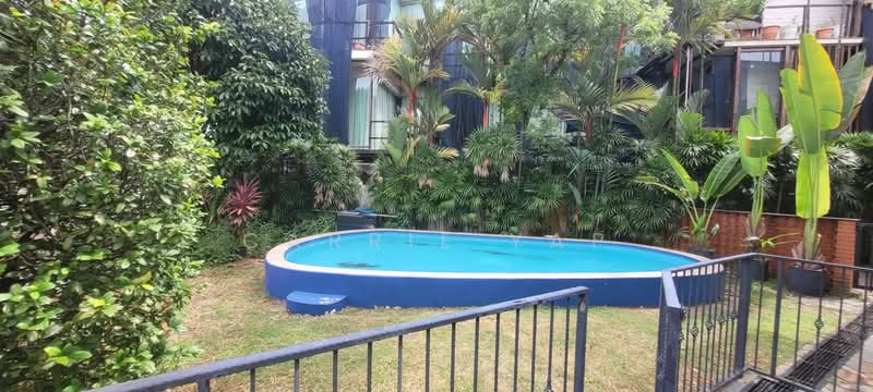 Jalan jelita, , 5 Bedrooms, 2,000 sqft, Detached House For Sale, by Carrie Yap, 500157059 - Garden - PropertyGuru.com.sg