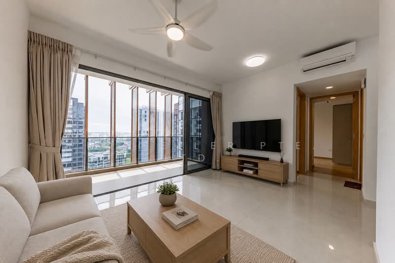 Midwood, 8 Hillview Rise, 2 Bedrooms, 786 sqft, Condominium For Sale, by Gina Tow, 500157060 - Living Room - PropertyGuru.com.sg