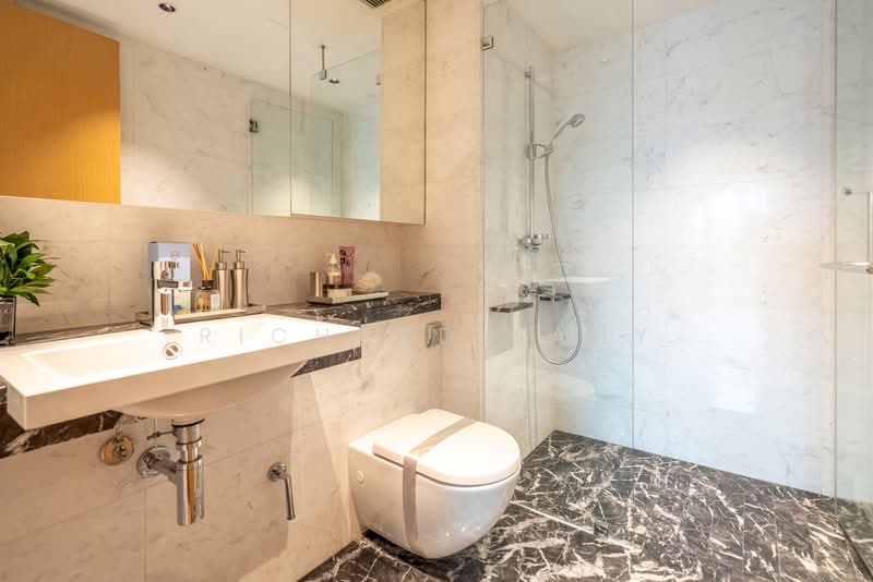 One Shenton, 1 Shenton Way, 5 Bedrooms, 6,674 sqft, Condominium For Sale, by Richard Jany, 500157073 - Bathroom - PropertyGuru.com.sg
