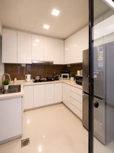Symphony Heights, 33 Hume Avenue, 2 Bedrooms, 1,076 sqft, Condominium For Sale, by Lucia Jacky, 500157075 - Kitchen - PropertyGuru.com.sg