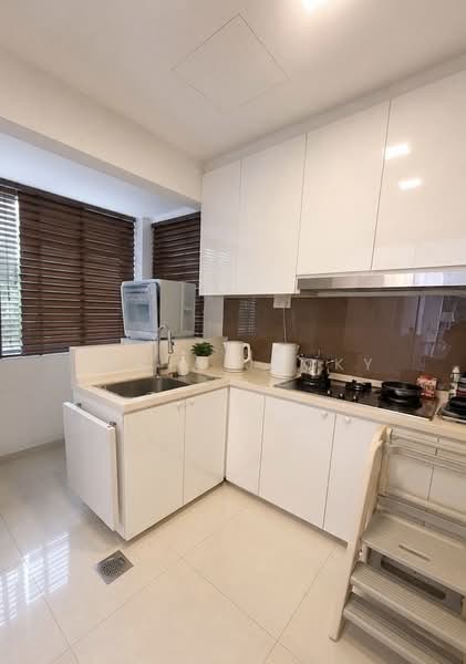 Symphony Heights, 33 Hume Avenue, 2 Bedrooms, 1,076 sqft, Condominium For Sale, by Lucia Jacky, 500157075 - Kitchen - PropertyGuru.com.sg