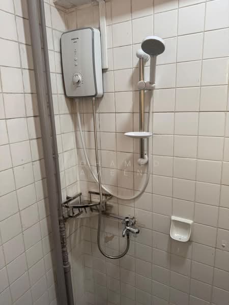 429 Jurong West Avenue 1, 429 Jurong West Avenue 1, 2 Bedrooms, 750 sqft, HDB Flat For Rent, by Mohamed Ameen, 500157079 - Bathroom - PropertyGuru.com.sg