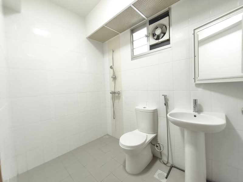 107B Canberra Street, 107B Canberra Street, 3 Bedrooms, 1,001 sqft, HDB Flat For Sale, by Li Zhen Tan, 500157093 - Bathroom - PropertyGuru.com.sg