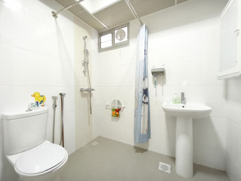 107B Canberra Street, 107B Canberra Street, 3 Bedrooms, 1,001 sqft, HDB Flat For Sale, by Li Zhen Tan, 500157093 - Bathroom - PropertyGuru.com.sg