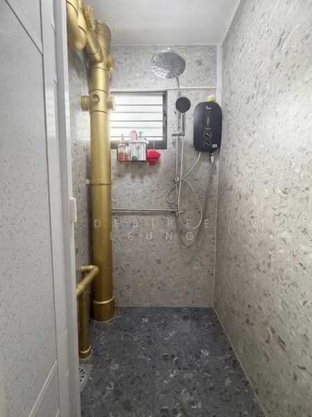 228 Lorong 8 Toa Payoh, 228 Lorong 8 Toa Payoh, 3 Bedrooms, 883 sqft, HDB Flat For Sale, by Desiree Leung, 500157114 - Bathroom - PropertyGuru.com.sg