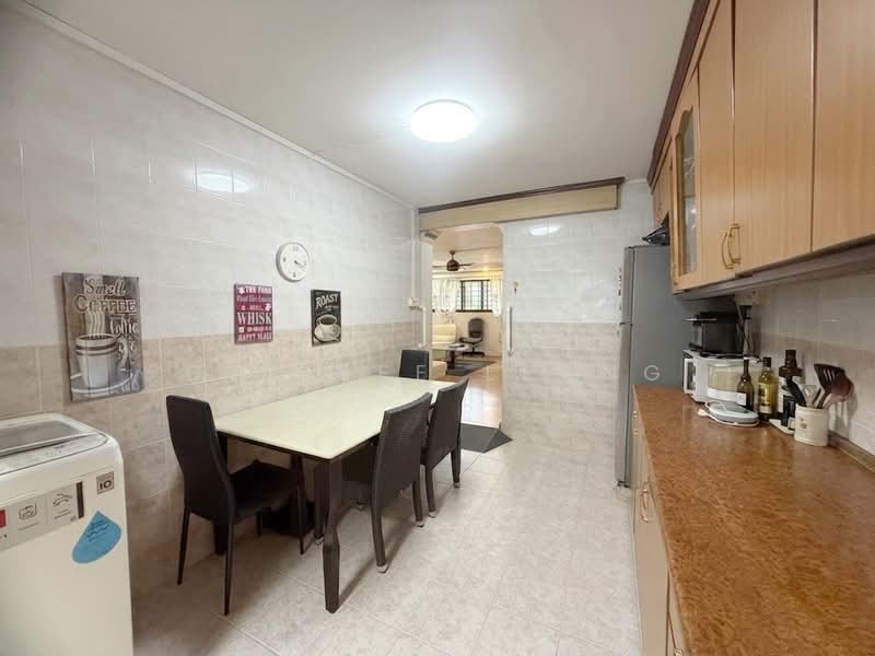 228 Lorong 8 Toa Payoh, 228 Lorong 8 Toa Payoh, 3 Bedrooms, 883 sqft, HDB Flat For Sale, by Desiree Leung, 500157114 - Kitchen - PropertyGuru.com.sg