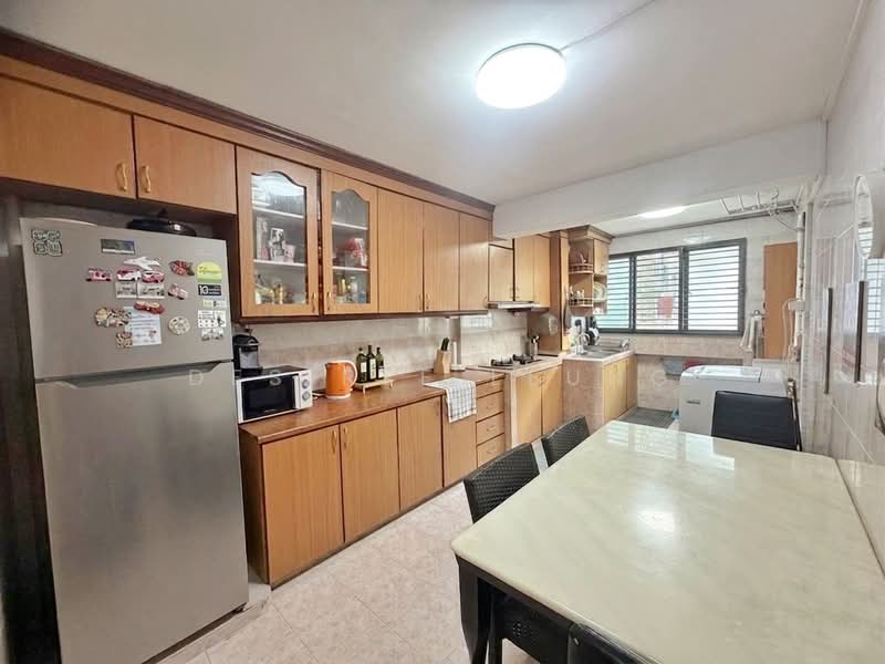 228 Lorong 8 Toa Payoh, 228 Lorong 8 Toa Payoh, 3 Bedrooms, 883 sqft, HDB Flat For Sale, by Desiree Leung, 500157114 - Kitchen - PropertyGuru.com.sg