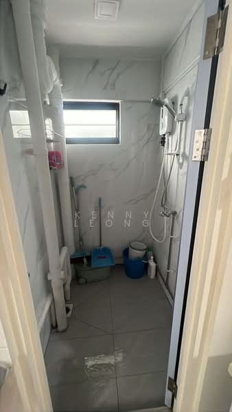 65 Kallang Bahru, 65 Kallang Bahru, 2 Bedrooms, 800 sqft, HDB Flat For Rent, by Kenny Leong, 500157139 - Bathroom - PropertyGuru.com.sg