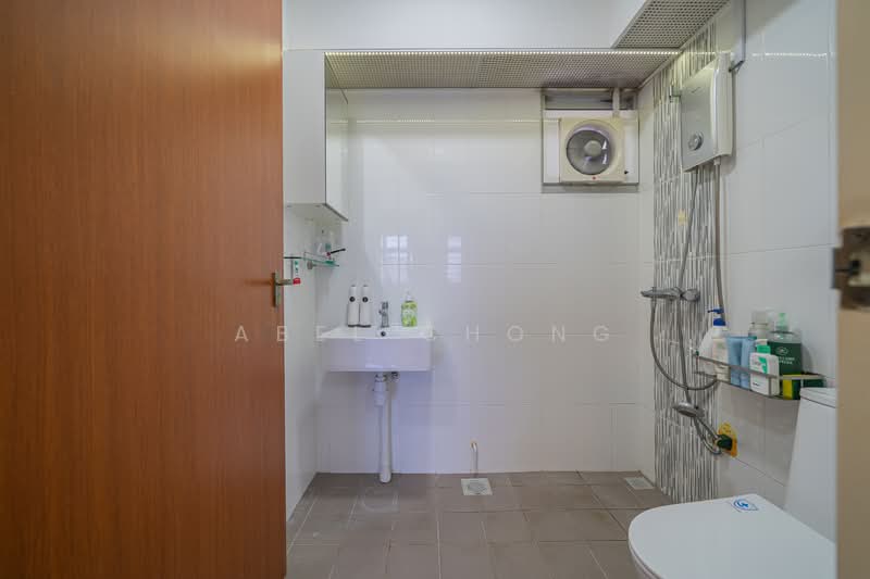 95C Henderson Road, 95C Henderson Road, 3 Bedrooms, 1,001 sqft, HDB Flat For Sale, by Abel Chong, 500157148 - Bathroom - PropertyGuru.com.sg