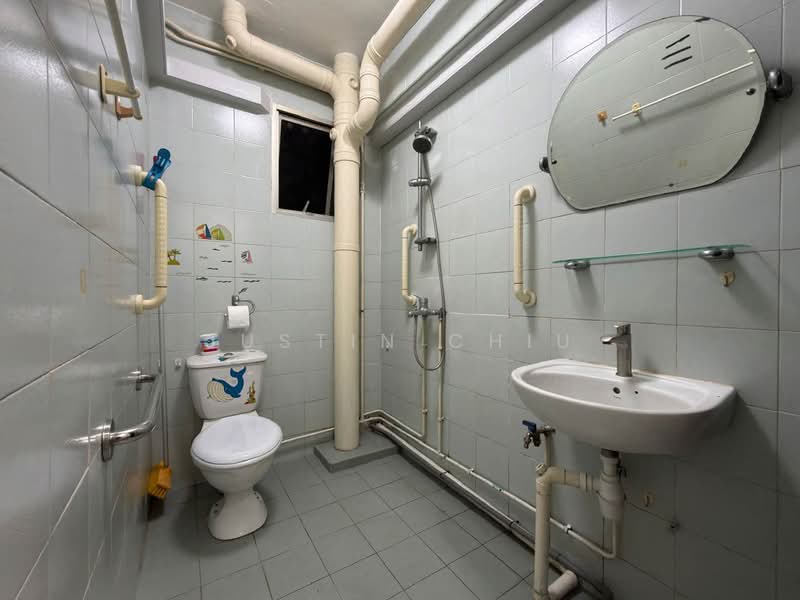 498D Tampines Street 45, 498D Tampines Street 45, 3 Bedrooms, 1,335 sqft, HDB Flat For Rent, by Justin Chiu, 500157169 - Bathroom - PropertyGuru.com.sg
