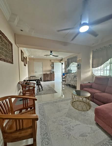 554 Woodlands Drive 53, 554 Woodlands Drive 53, 3 Bedrooms, 968 sqft, HDB Flat For Sale, by Mohamad Faizal Bin Hanafi, 500157173 - Living Room - PropertyGuru.com.sg