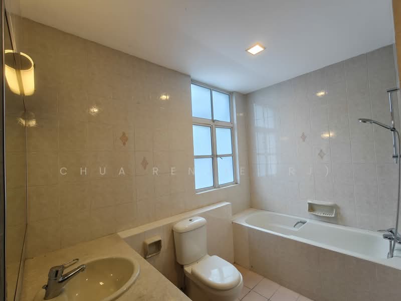 Swiss View, Swiss View, 5 Bedrooms, 3,300 sqft, Terraced House For Sale, by Chua RenJie (RJ), 500157186 - Bathroom - PropertyGuru.com.sg