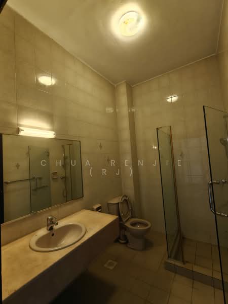Swiss View, Swiss View, 5 Bedrooms, 3,300 sqft, Terraced House For Sale, by Chua RenJie (RJ), 500157186 - Bathroom - PropertyGuru.com.sg