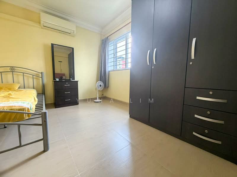 123 Hougang Avenue 1, 123 Hougang Avenue 1, 3 Bedrooms, 979 sqft, HDB Flat For Sale, by Yuna Lim, 500157193 - Bedroom - PropertyGuru.com.sg