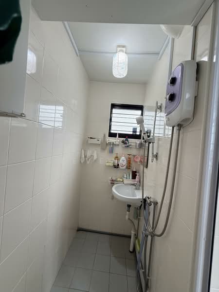 642 Hougang Avenue 8, 642 Hougang Avenue 8, 2 Bedrooms, 645 sqft, HDB Flat For Sale, by Steven Lee, 500157204 - Bathroom - PropertyGuru.com.sg