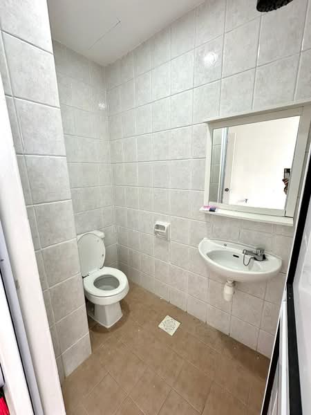 Grand Chateau, 2 Jalan Rajawali, Room Rental, 80 sqft, Condominium For Rent, by James Hee, 500157207 - PropertyGuru.com.sg