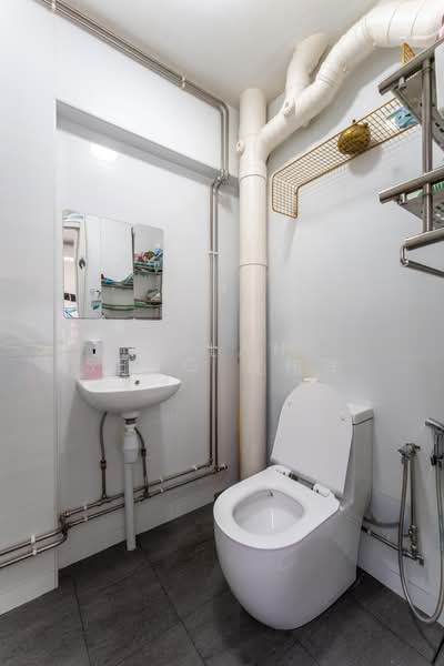 651 Hougang Avenue 8, 651 Hougang Avenue 8, 4 Bedrooms, 1,571 sqft, HDB Flat For Sale, by Dylan Seng 成伟洋, 500157210 - Bathroom - PropertyGuru.com.sg