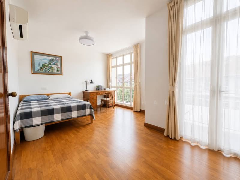 ✅ Beautifully Renovated Inter Terrace in Woodlands, Woodlands Ave 1 / Ashwood Grove / Woodgrove Walk, 4 Bedrooms, 2,500 sqft, Terraced House For Sale, by Joash Chan, 500157232 - Bedroom - PropertyGuru.com.sg