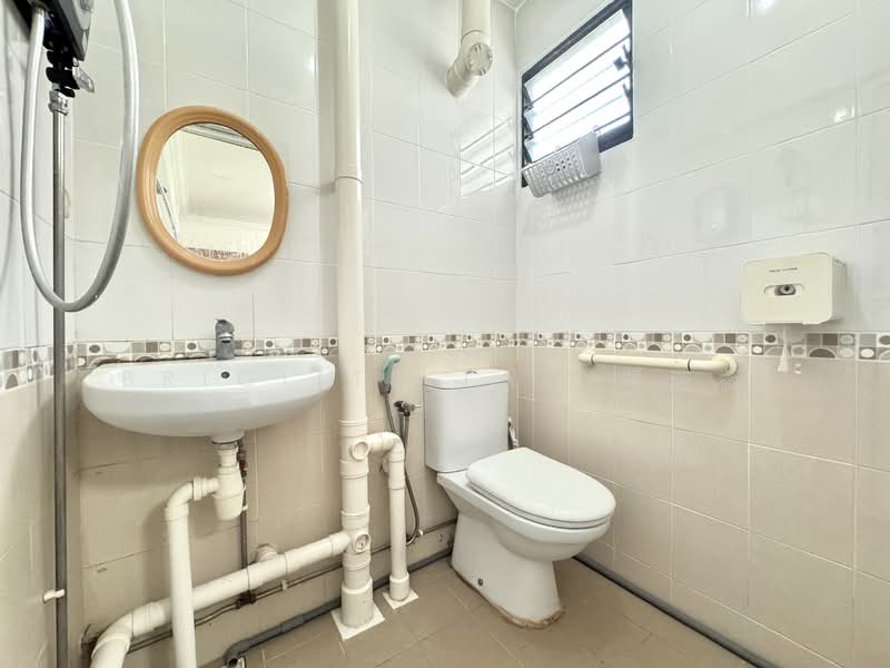 120 Ang Mo Kio Avenue 3, 120 Ang Mo Kio Avenue 3, 3 Bedrooms, 883 sqft, HDB Flat For Sale, by Brigitte Tan 郑滢薇, 500157235 - Bathroom - PropertyGuru.com.sg