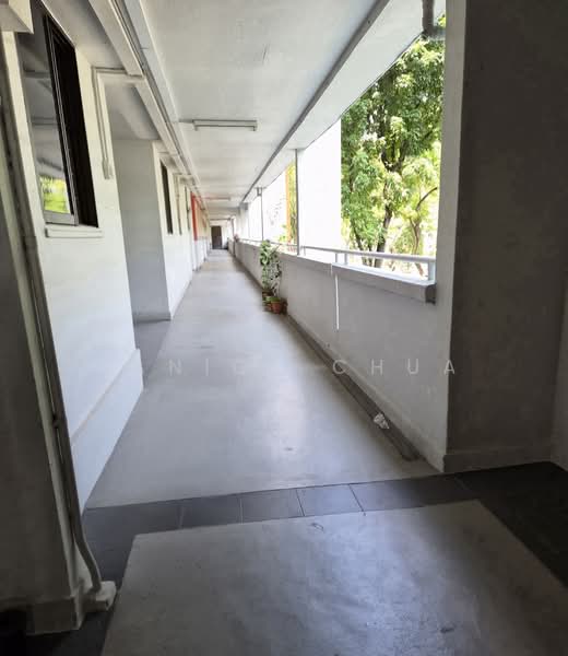 441 Ang Mo Kio Avenue 10, 441 Ang Mo Kio Avenue 10, 2 Bedrooms, 720 sqft, HDB Flat For Sale, by Janice Chua, 500157239 - Corridor - PropertyGuru.com.sg