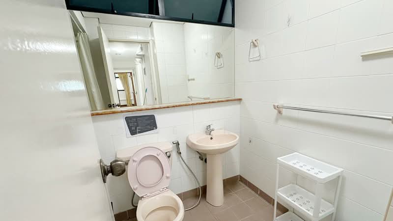 Fernwood Towers, 22 Fernwood Terrace, Room Rental, 200 sqft, Condominium For Rent, by Eugene Chieng, 500157253 - Bathroom - PropertyGuru.com.sg