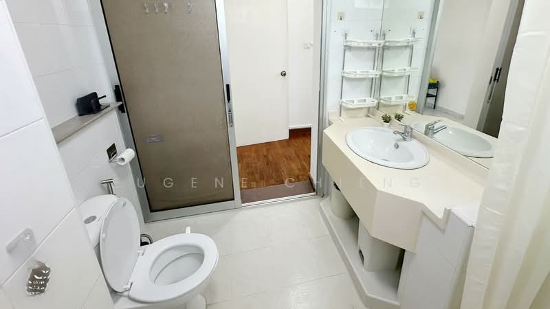 Fernwood Towers, 22 Fernwood Terrace, Room Rental, 200 sqft, Condominium For Rent, by Eugene Chieng, 500157253 - Bathroom - PropertyGuru.com.sg