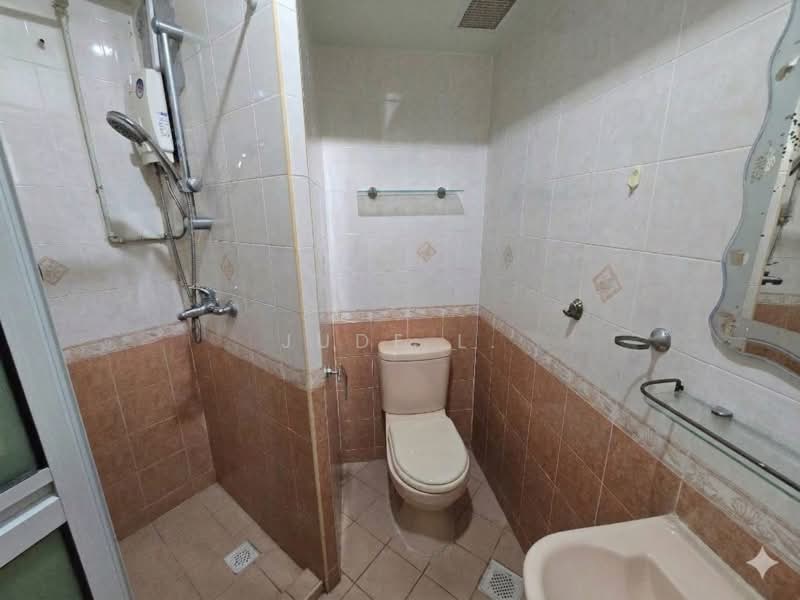 135 Edgedale Plains, 135 Edgedale Plains, 3 Bedrooms, 1,194 sqft, HDB Flat For Sale, by Jude L., 500157264 - Bathroom - PropertyGuru.com.sg