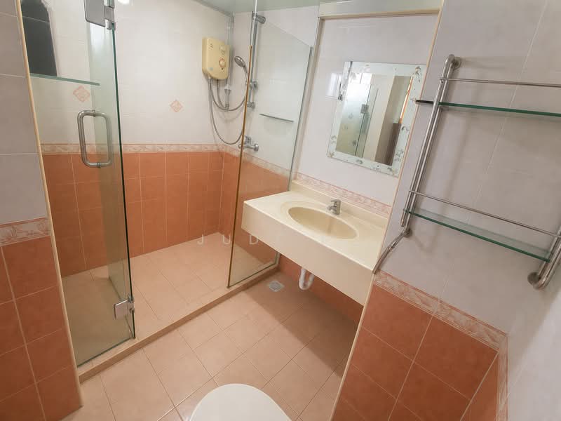 135 Edgedale Plains, 135 Edgedale Plains, 3 Bedrooms, 1,194 sqft, HDB Flat For Sale, by Jude L., 500157264 - Bathroom - PropertyGuru.com.sg