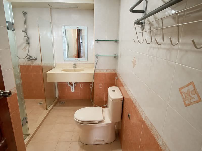 135 Edgedale Plains, 135 Edgedale Plains, 3 Bedrooms, 1,194 sqft, HDB Flat For Sale, by Jude L., 500157264 - Bathroom - PropertyGuru.com.sg