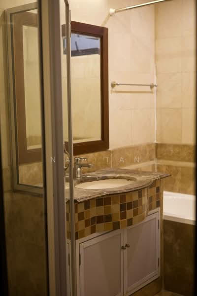 Regent Heights, 50 Bukit Batok East Avenue 5, 2 Bedrooms, 1,023 sqft, Condominium For Sale, by Nat Tan, 500157278 - Bathroom - PropertyGuru.com.sg