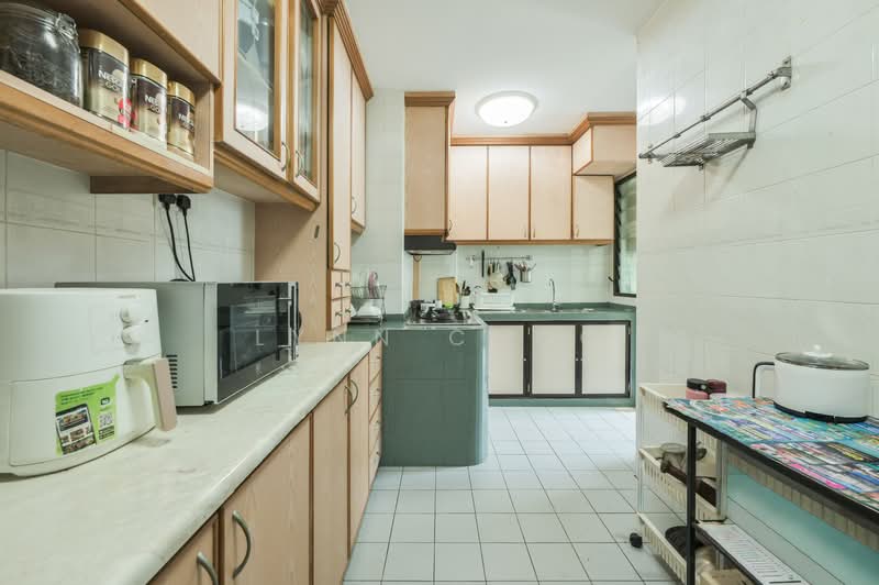 689 Jurong West Central 1, 689 Jurong West Central 1, 3 Bedrooms, 1,066 sqft, HDB Flat For Sale, by Lynn Choo, 500157279 - Kitchen - PropertyGuru.com.sg