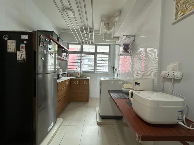 436A Bukit Batok West Avenue 5, 436A Bukit Batok West Avenue 5, 1 Bedroom, 409 sqft, HDB Flat For Sale, by Rony Ng, 500157290 - Kitchen - PropertyGuru.com.sg