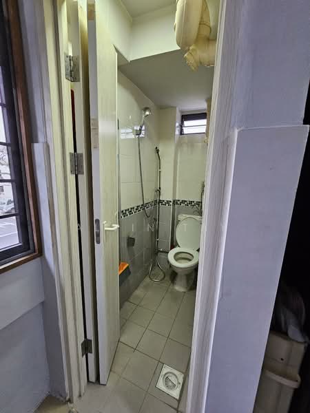 37 Teban Gardens Road, 37 Teban Gardens Road, 2 Bedrooms, 807 sqft, HDB Flat For Sale, by Alvin Tay, 500157297 - Bathroom - PropertyGuru.com.sg