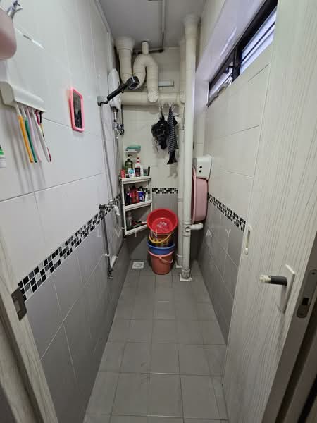 37 Teban Gardens Road, 37 Teban Gardens Road, 2 Bedrooms, 807 sqft, HDB Flat For Sale, by Alvin Tay, 500157297 - Bathroom - PropertyGuru.com.sg