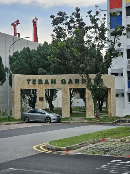 37 Teban Gardens Road, 37 Teban Gardens Road, 2 Bedrooms, 807 sqft, HDB Flat For Sale, by Alvin Tay, 500157297 - Exterior - PropertyGuru.com.sg