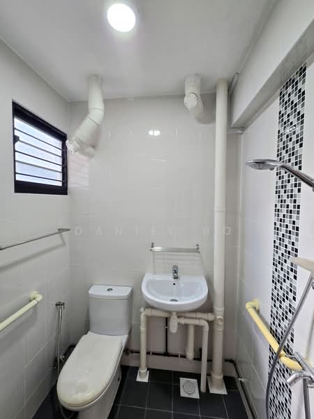102 Jalan Rajah, 102 Jalan Rajah, 3 Bedrooms, 1,012 sqft, HDB Flat For Sale, by Daniel Ho, 500157299 - Bathroom - PropertyGuru.com.sg