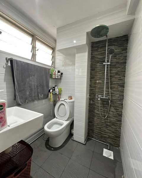 141 Yishun Ring Road, 141 Yishun Ring Road, 2 Bedrooms, 732 sqft, HDB Flat For Sale, by Mohamad Faizal Bin Hanafi, 500157300 - Bathroom - PropertyGuru.com.sg