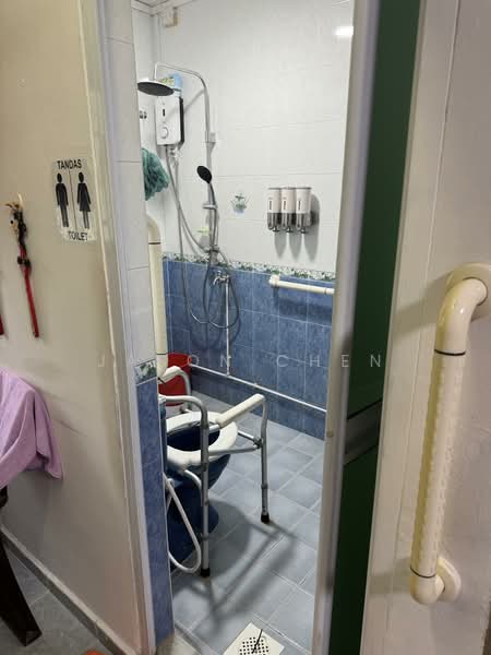 936 Hougang Street 92, 936 Hougang Street 92, 3 Bedrooms, 1,087 sqft, HDB Flat For Rent, by Jason Chen, 500157316 - Bathroom - PropertyGuru.com.sg