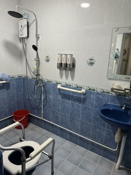 936 Hougang Street 92, 936 Hougang Street 92, 3 Bedrooms, 1,087 sqft, HDB Flat For Rent, by Jason Chen, 500157316 - Bathroom - PropertyGuru.com.sg