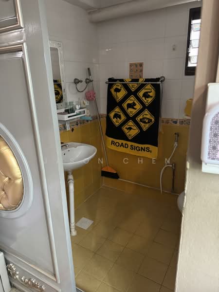 936 Hougang Street 92, 936 Hougang Street 92, 3 Bedrooms, 1,087 sqft, HDB Flat For Rent, by Jason Chen, 500157316 - Bathroom - PropertyGuru.com.sg