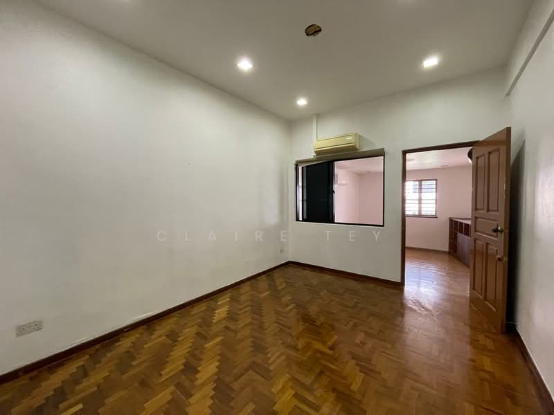 ** Excl List. Prime D19 FH Terrace Home Located Directly Opposite PLMGS **, , 4 Bedrooms, 2,800 sqft, Terraced House For Sale, by Claire Tey, 500157318 - Interior - PropertyGuru.com.sg