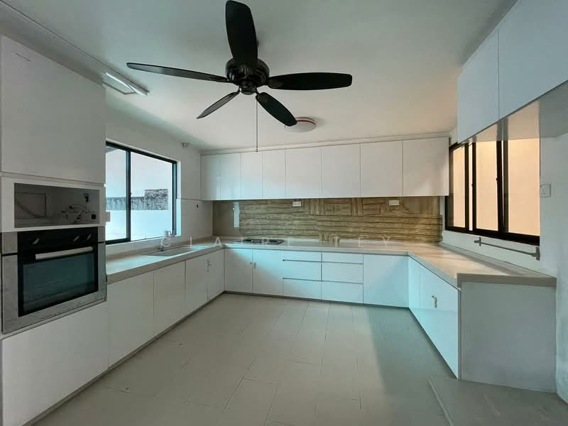 ** Excl List. Prime D19 FH Terrace Home Located Directly Opposite PLMGS **, , 4 Bedrooms, 2,800 sqft, Terraced House For Sale, by Claire Tey, 500157318 - Kitchen - PropertyGuru.com.sg