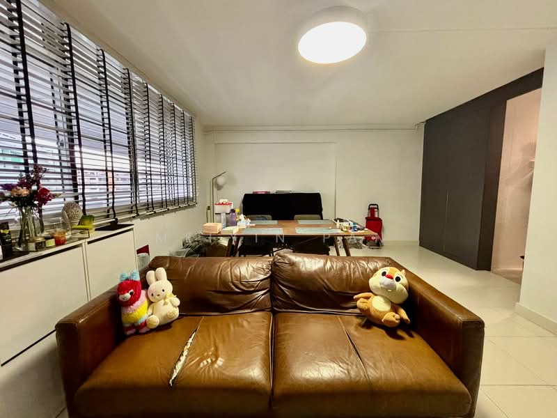 265 Yishun Street 22, 265 Yishun Street 22, 3 Bedrooms, 904 sqft, HDB Flat For Sale, by Meiyin Pan, 500157353 - Spacious and Bright Living Room - PropertyGuru.com.sg