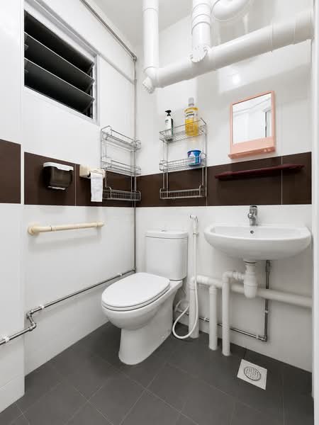 141 Yishun Ring Road, 141 Yishun Ring Road, 2 Bedrooms, 764 sqft, HDB Flat For Sale, by Emily Lim Zi Ling, 500157384 - Bathroom - PropertyGuru.com.sg